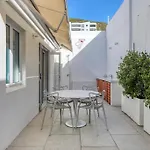 Stylish Oasis In Sea Point