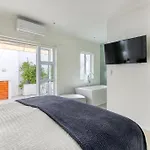 Stylish Oasis In Sea Point
