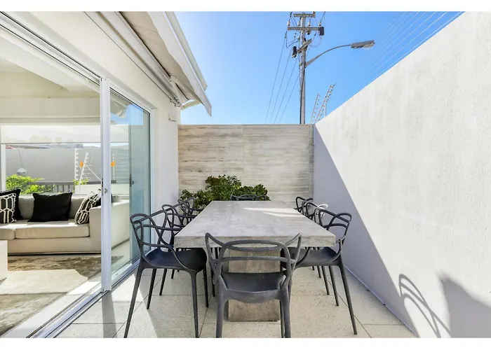 Stylish Oasis In Sea Point