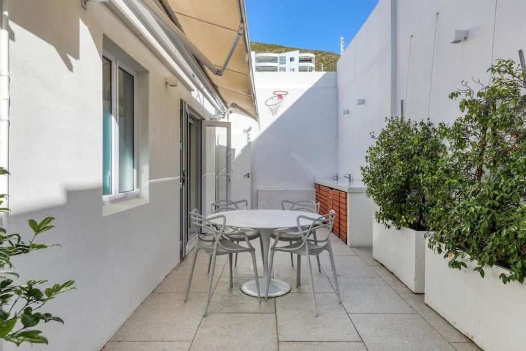 Stylish Oasis In Sea Point Holiday home Cape Town