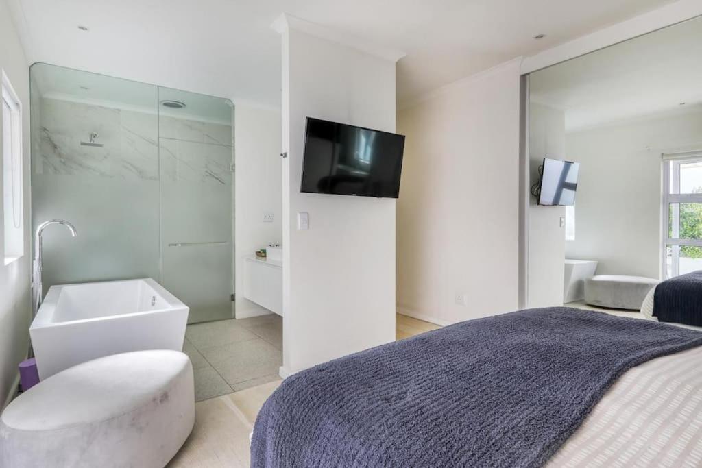 Stylish Oasis In Sea Point *