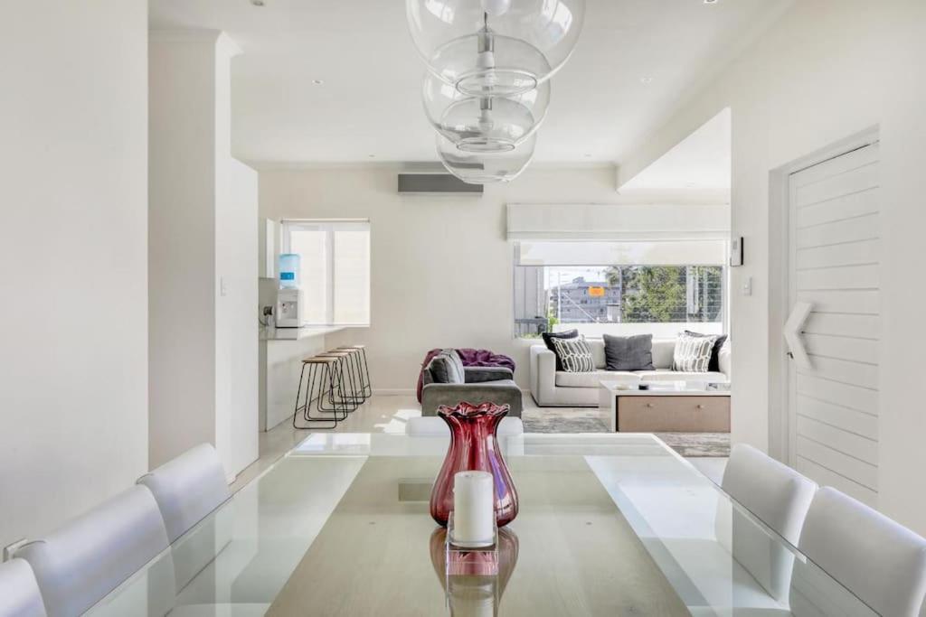 Stylish Oasis In Sea Point Holiday home
