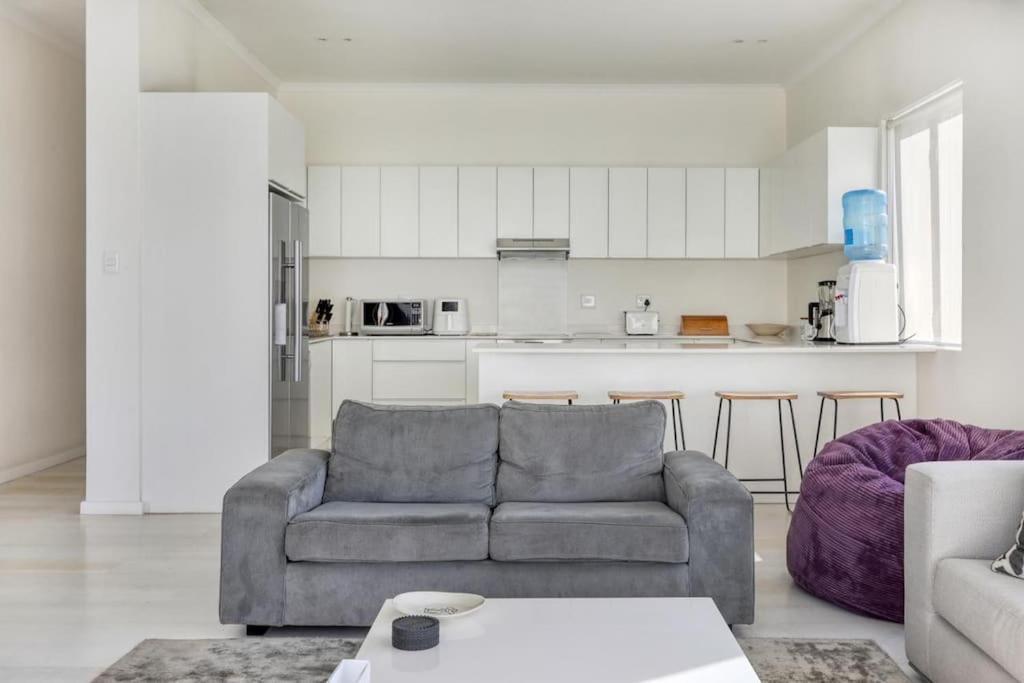 Stylish Oasis In Sea Point Holiday home Cape Town