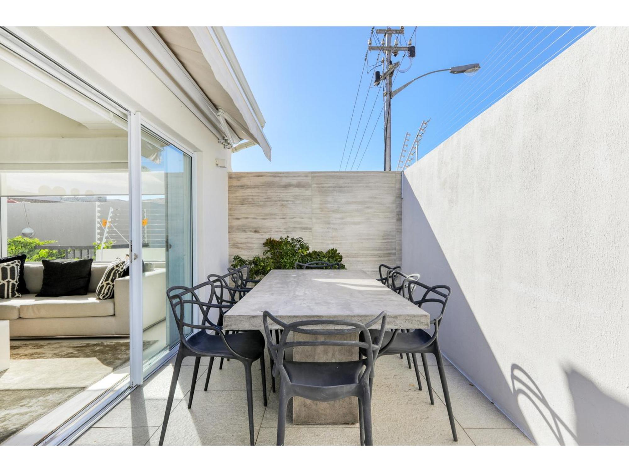Stylish Oasis In Sea Point Cape Town