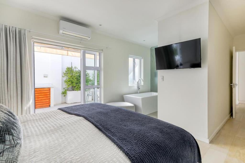 Stylish Oasis In Sea Point