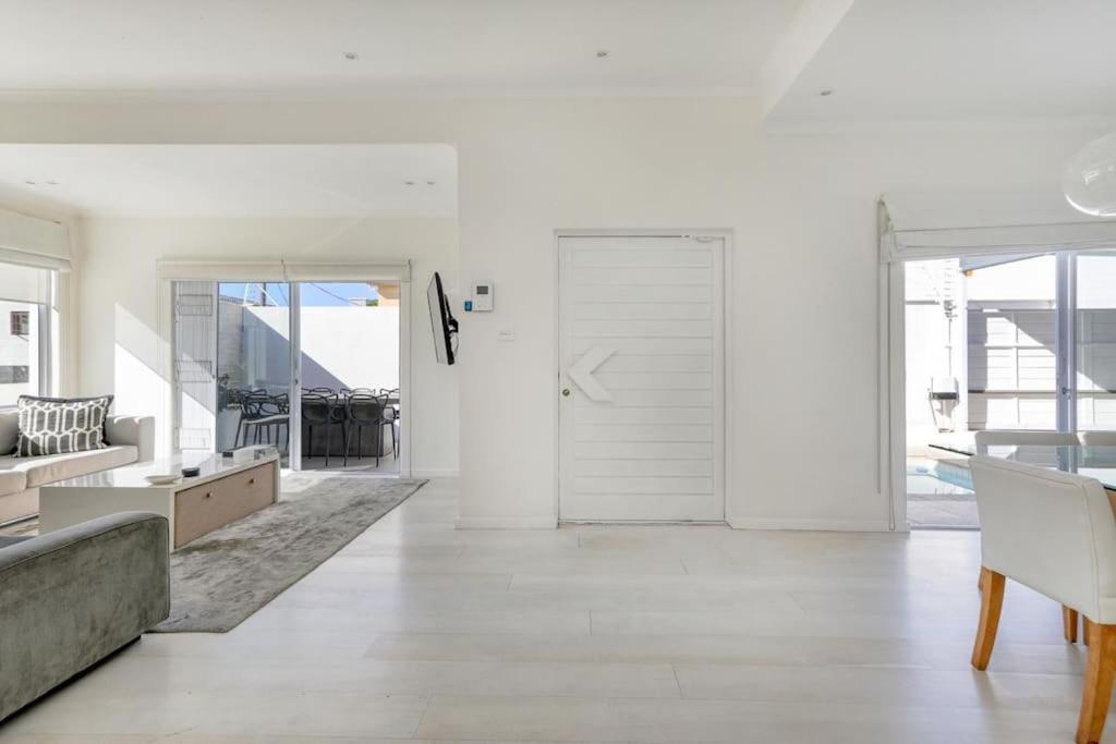 Stylish Oasis In Sea Point Holiday home Cape Town